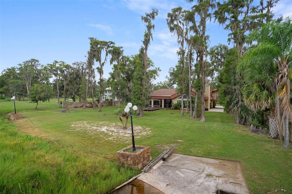 Activo con contrato: $995,000 (4 camas, 3 baños, 4928 Pies cuadrados)