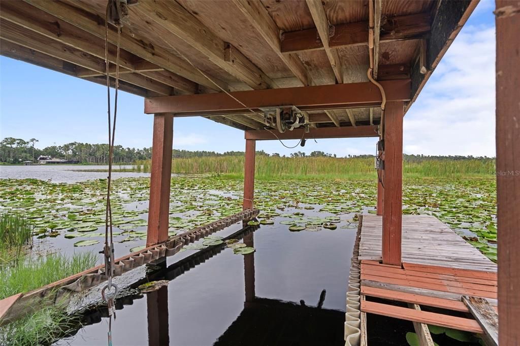 Activo con contrato: $995,000 (4 camas, 3 baños, 4928 Pies cuadrados)