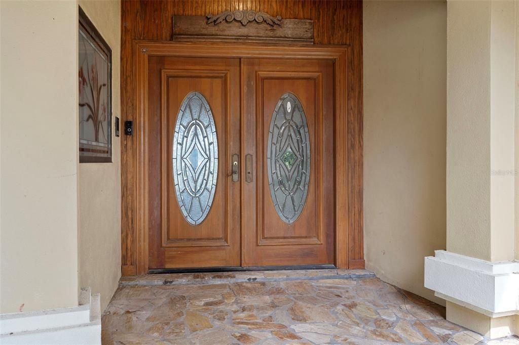 Activo con contrato: $995,000 (4 camas, 3 baños, 4928 Pies cuadrados)