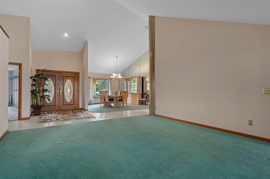 Activo con contrato: $995,000 (4 camas, 3 baños, 4928 Pies cuadrados)