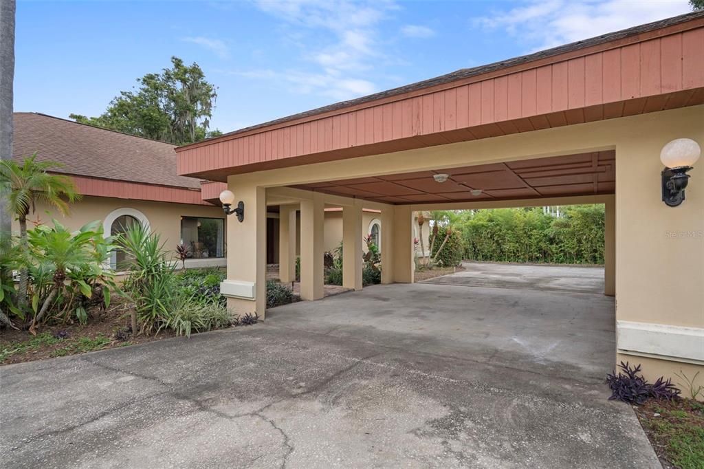 Activo con contrato: $995,000 (4 camas, 3 baños, 4928 Pies cuadrados)