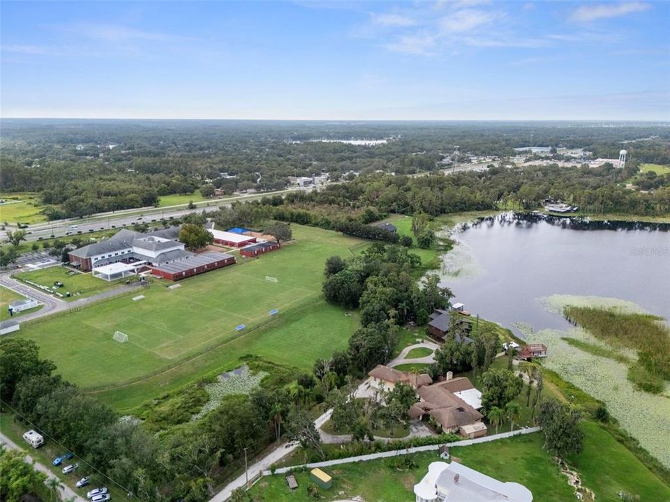 Activo con contrato: $995,000 (4 camas, 3 baños, 4928 Pies cuadrados)