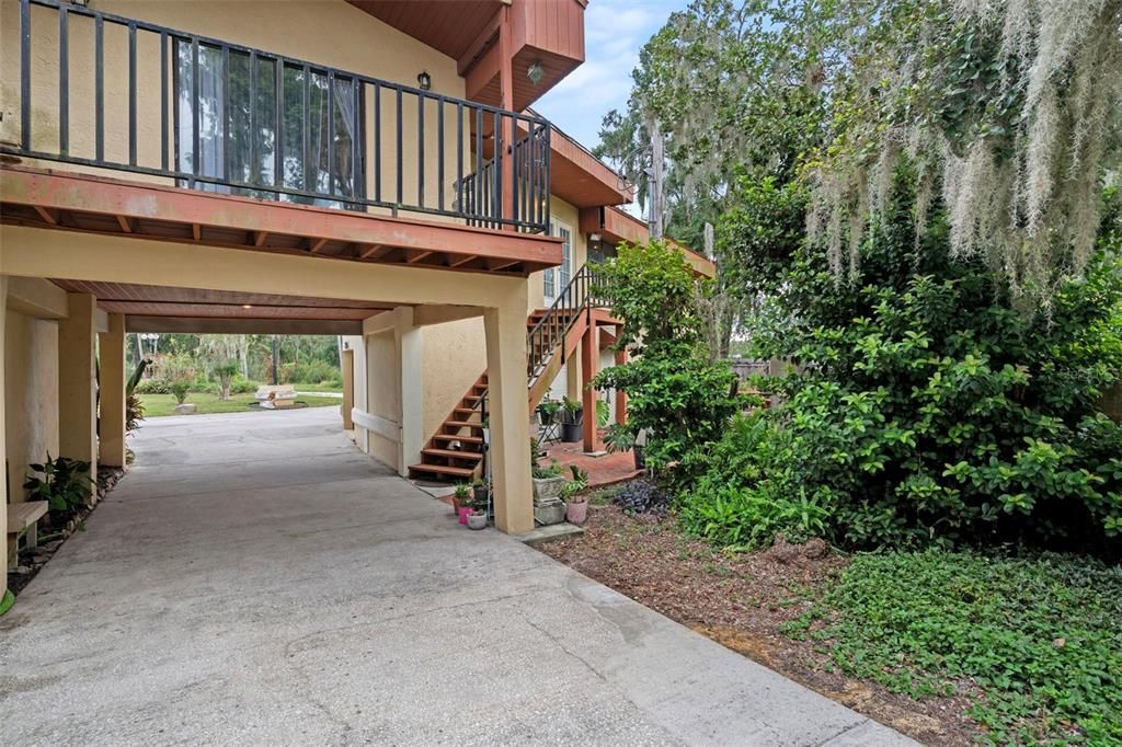 Activo con contrato: $995,000 (4 camas, 3 baños, 4928 Pies cuadrados)