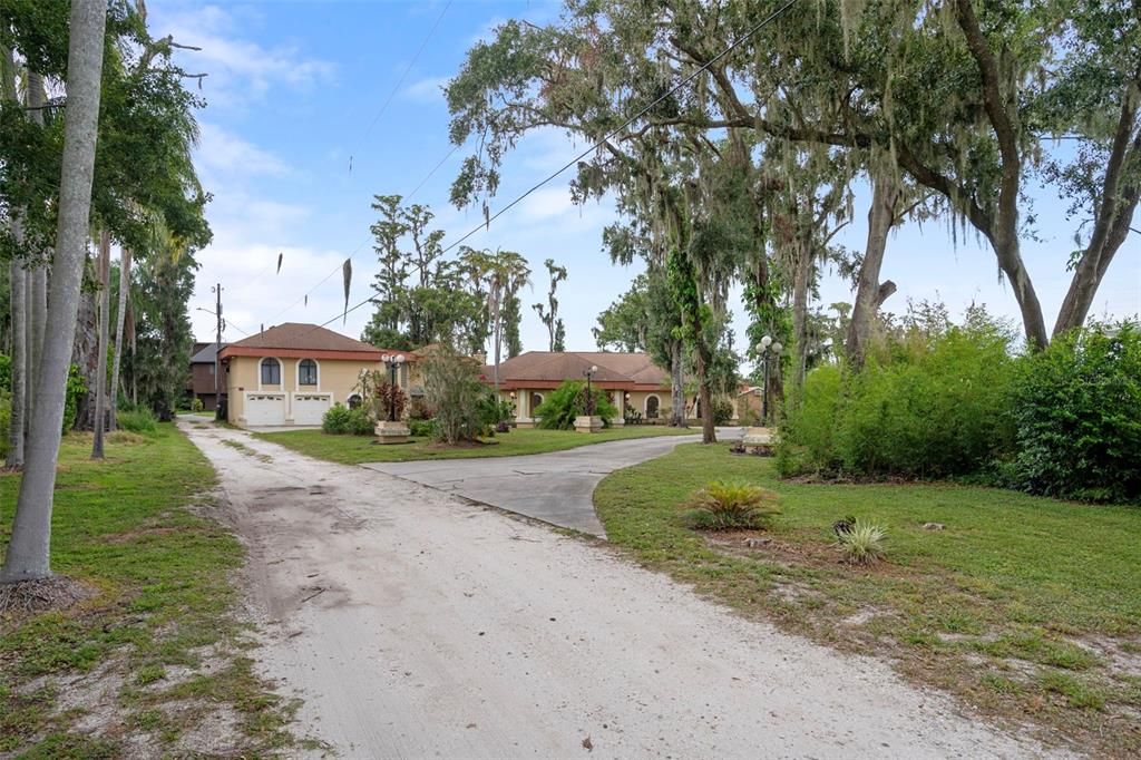 Activo con contrato: $995,000 (4 camas, 3 baños, 4928 Pies cuadrados)