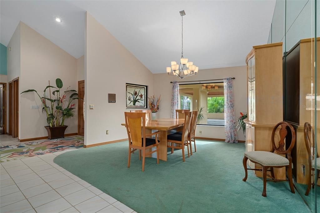 Activo con contrato: $995,000 (4 camas, 3 baños, 4928 Pies cuadrados)