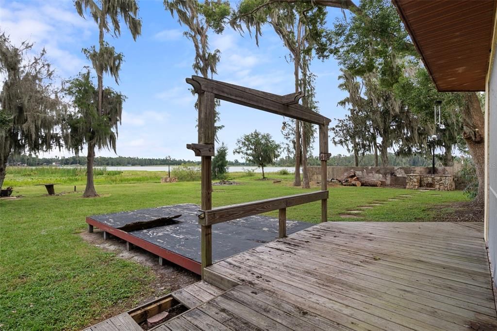 Activo con contrato: $995,000 (4 camas, 3 baños, 4928 Pies cuadrados)