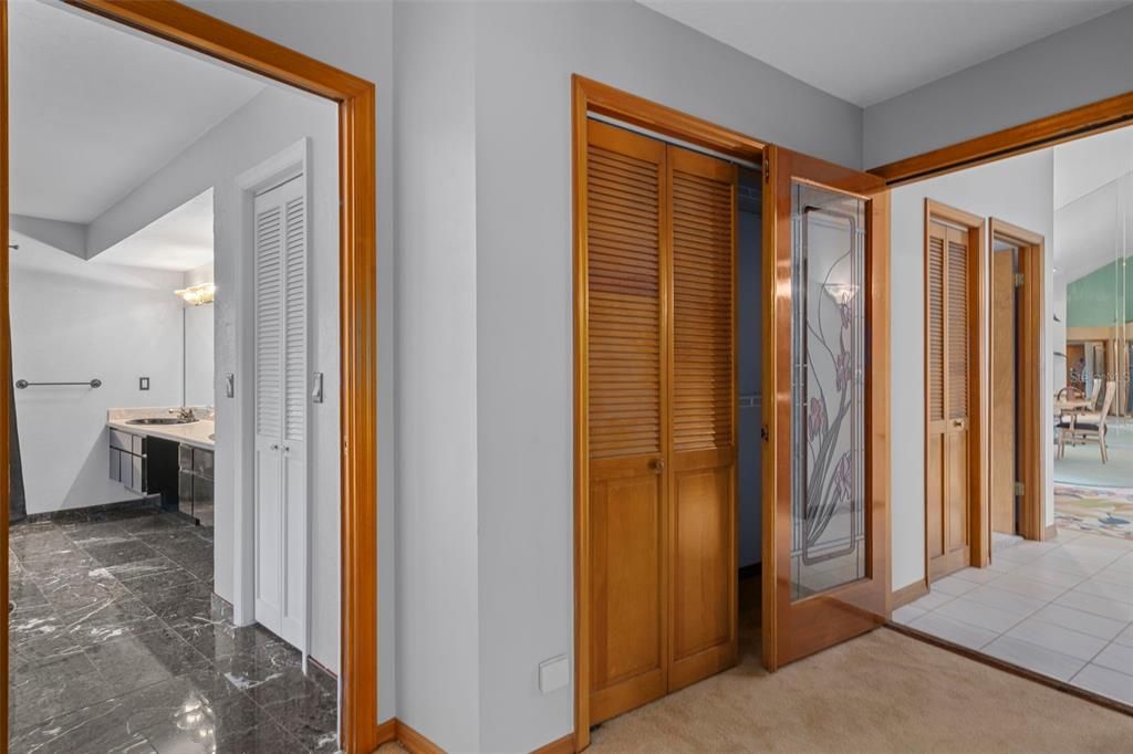 Activo con contrato: $995,000 (4 camas, 3 baños, 4928 Pies cuadrados)