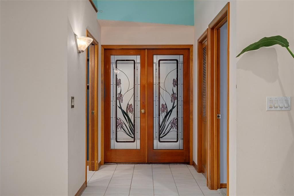 Activo con contrato: $995,000 (4 camas, 3 baños, 4928 Pies cuadrados)