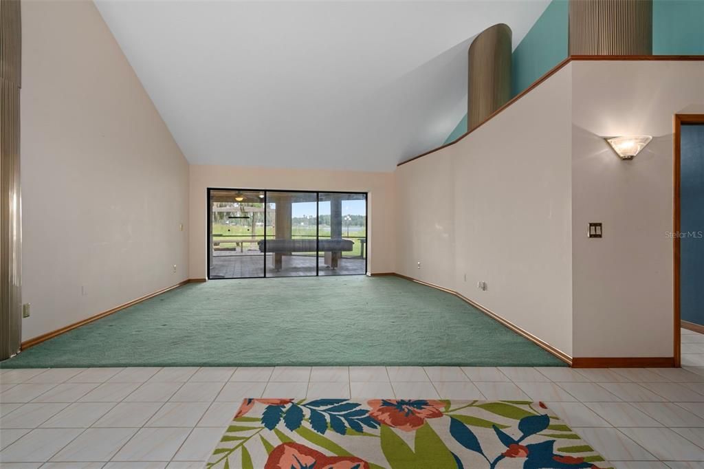 Activo con contrato: $995,000 (4 camas, 3 baños, 4928 Pies cuadrados)