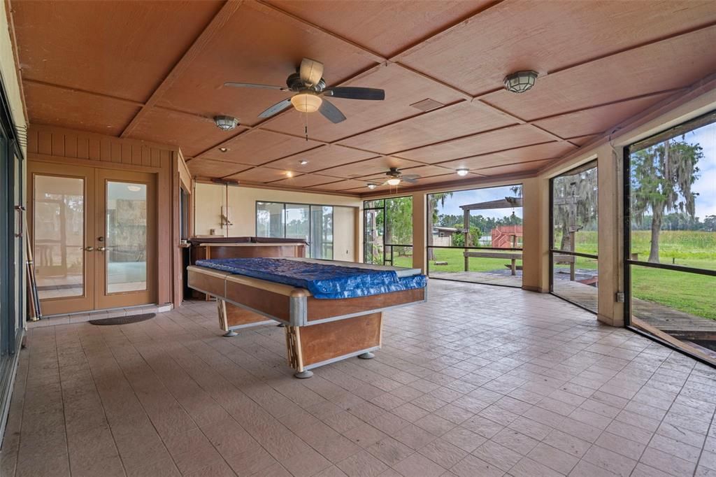 Activo con contrato: $995,000 (4 camas, 3 baños, 4928 Pies cuadrados)