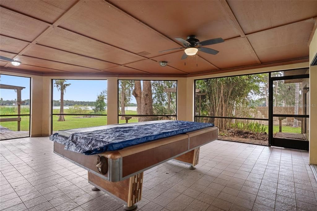 Activo con contrato: $995,000 (4 camas, 3 baños, 4928 Pies cuadrados)