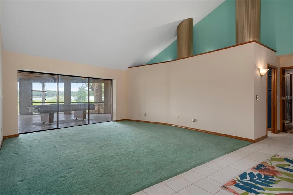 Activo con contrato: $995,000 (4 camas, 3 baños, 4928 Pies cuadrados)