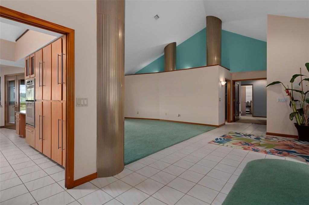 Activo con contrato: $995,000 (4 camas, 3 baños, 4928 Pies cuadrados)