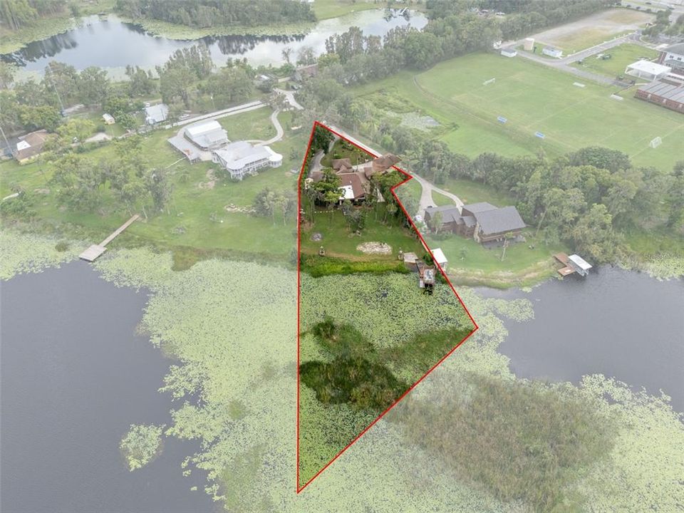 Activo con contrato: $995,000 (4 camas, 3 baños, 4928 Pies cuadrados)