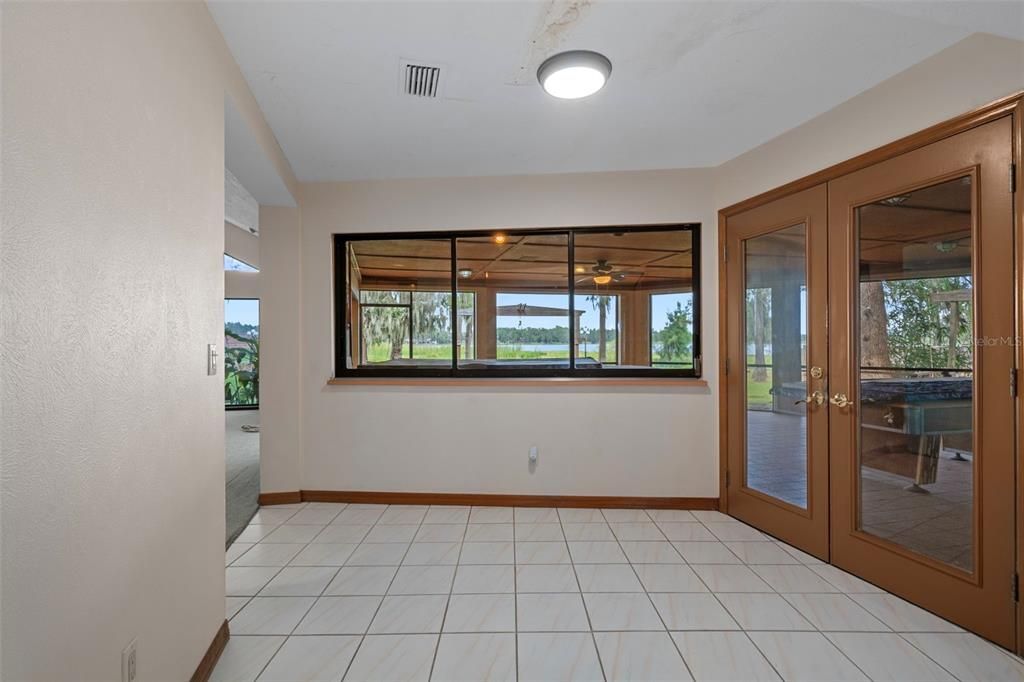 Activo con contrato: $995,000 (4 camas, 3 baños, 4928 Pies cuadrados)