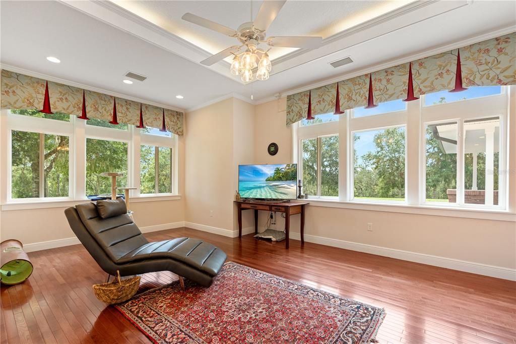 For Sale: $1,350,000 (5 beds, 4 baths, 5486 Square Feet)