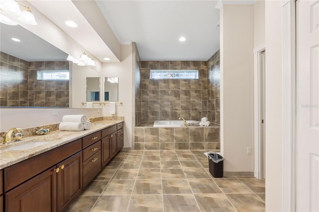 For Sale: $1,350,000 (5 beds, 4 baths, 5486 Square Feet)