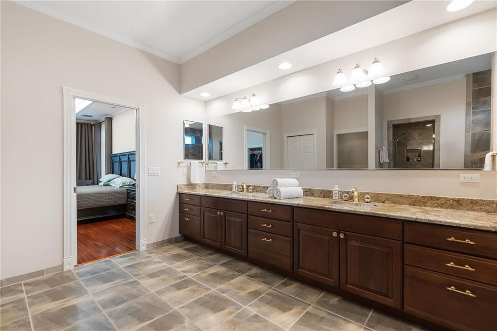 For Sale: $1,350,000 (5 beds, 4 baths, 5486 Square Feet)