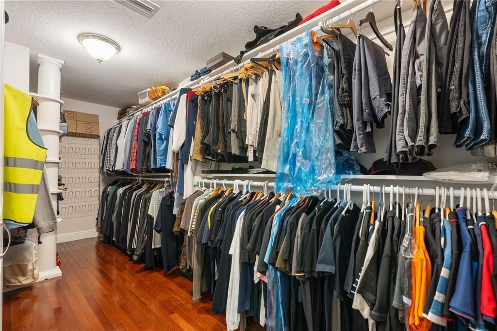 For Sale: $1,350,000 (5 beds, 4 baths, 5486 Square Feet)