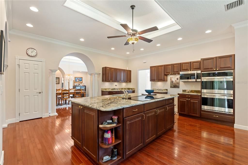 For Sale: $1,350,000 (5 beds, 4 baths, 5486 Square Feet)