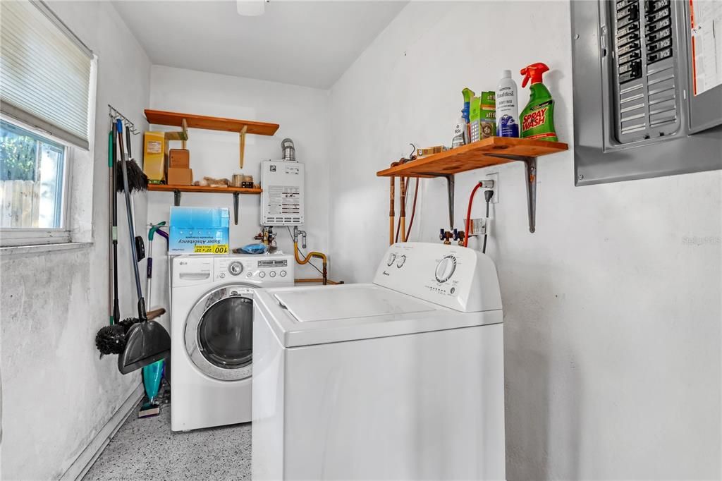 For Sale: $279,000 (3 beds, 2 baths, 1683 Square Feet)