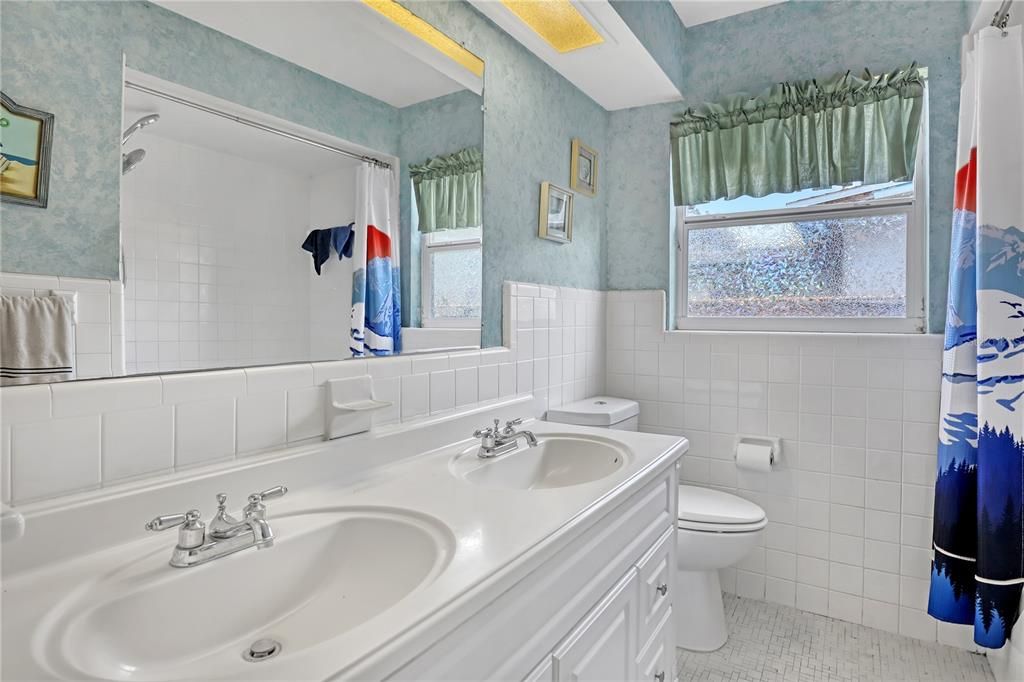 For Sale: $279,000 (3 beds, 2 baths, 1683 Square Feet)