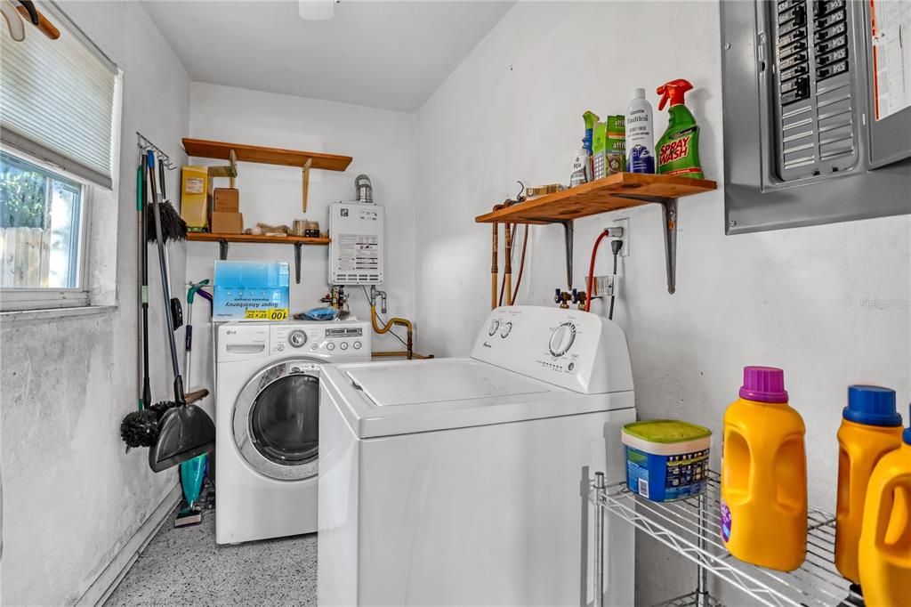 For Sale: $279,000 (3 beds, 2 baths, 1683 Square Feet)