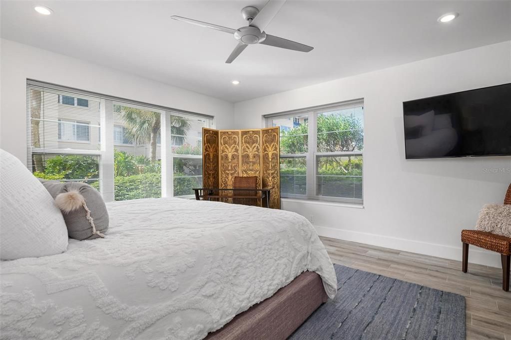 出租: $3,900 (2 贝兹, 2 浴室, 1085 平方英尺)