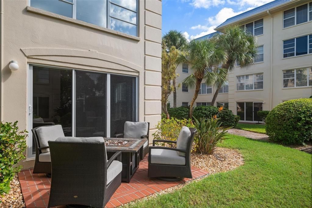 出租: $3,900 (2 贝兹, 2 浴室, 1085 平方英尺)