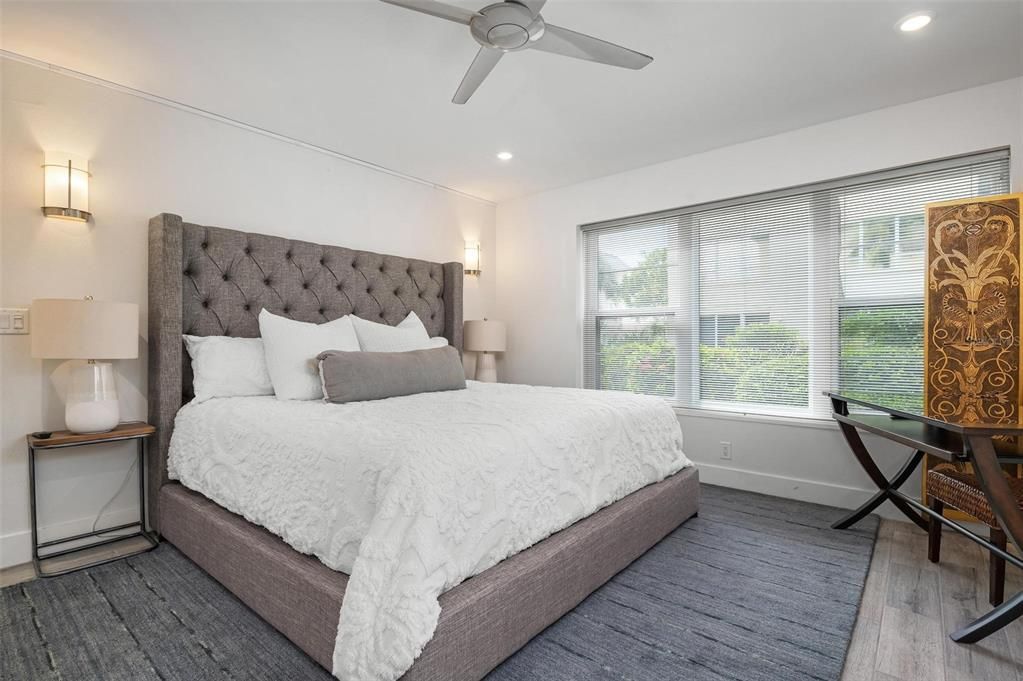 出租: $3,900 (2 贝兹, 2 浴室, 1085 平方英尺)