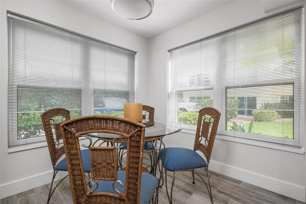 出租: $3,900 (2 贝兹, 2 浴室, 1085 平方英尺)