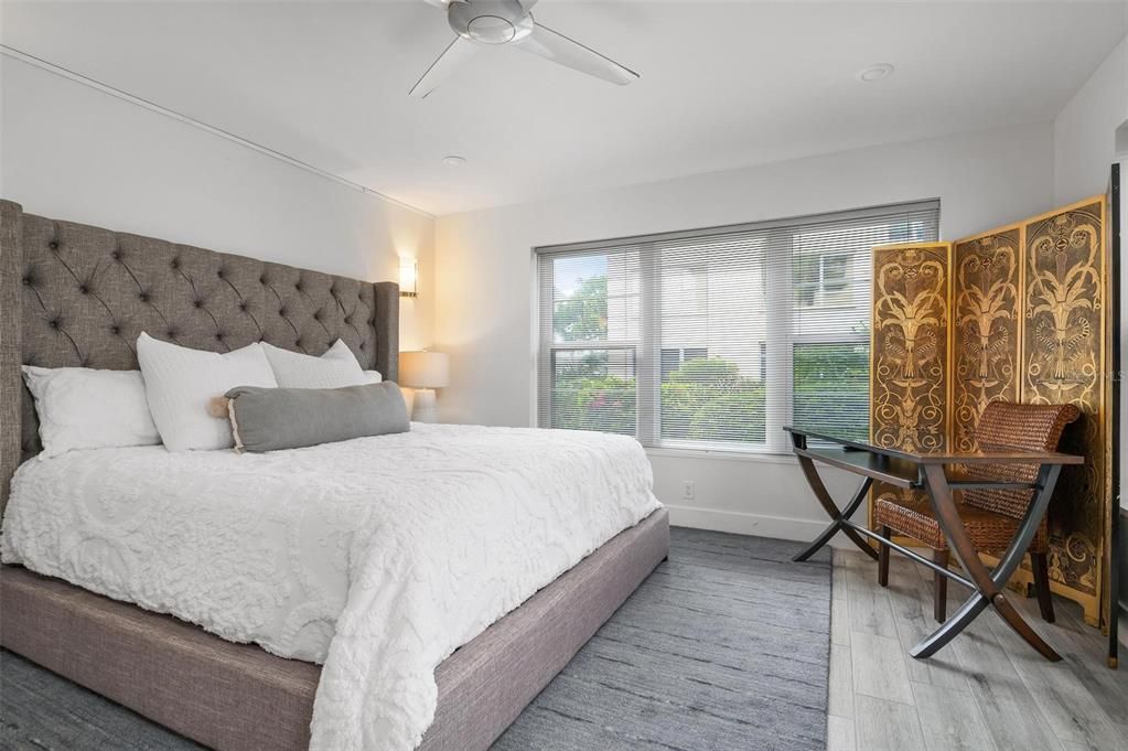 出租: $3,900 (2 贝兹, 2 浴室, 1085 平方英尺)