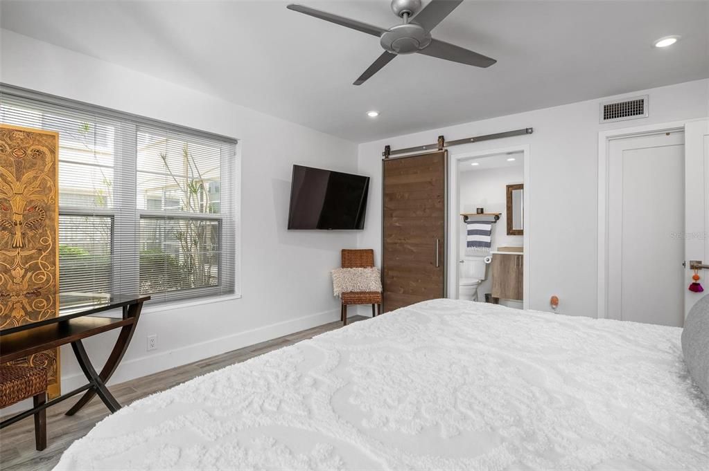 出租: $3,900 (2 贝兹, 2 浴室, 1085 平方英尺)