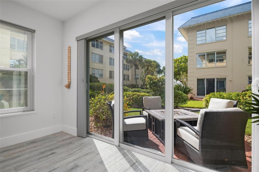 出租: $3,900 (2 贝兹, 2 浴室, 1085 平方英尺)