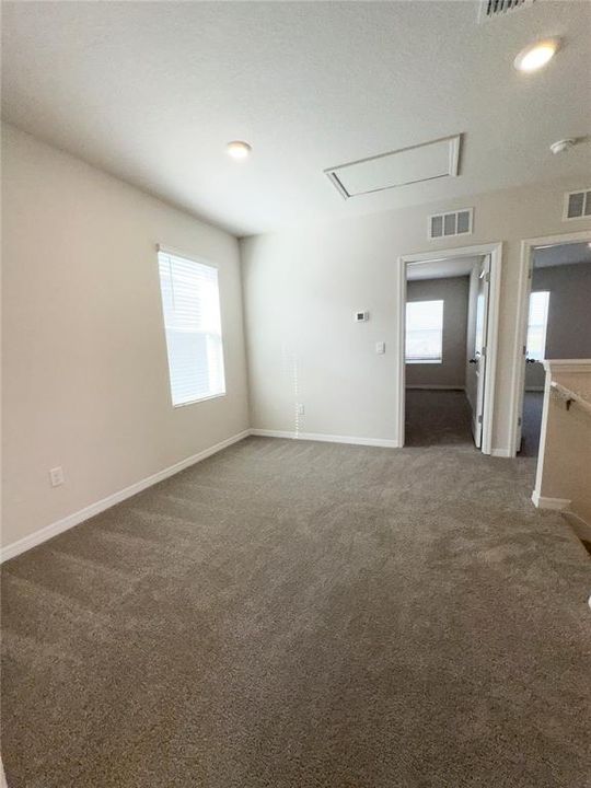 Под контрактом: $3,300 (4 спален, 2 ванн, 2260 Квадратных фут)