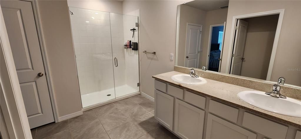 Под контрактом: $3,300 (4 спален, 2 ванн, 2260 Квадратных фут)