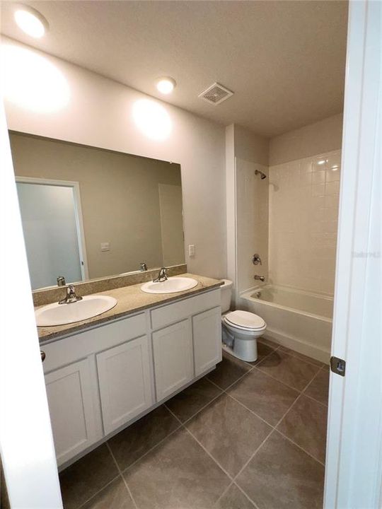 Под контрактом: $3,300 (4 спален, 2 ванн, 2260 Квадратных фут)