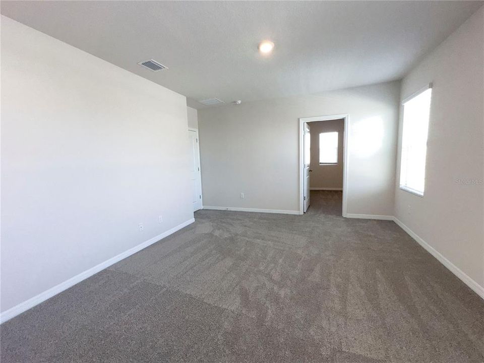 Под контрактом: $3,300 (4 спален, 2 ванн, 2260 Квадратных фут)