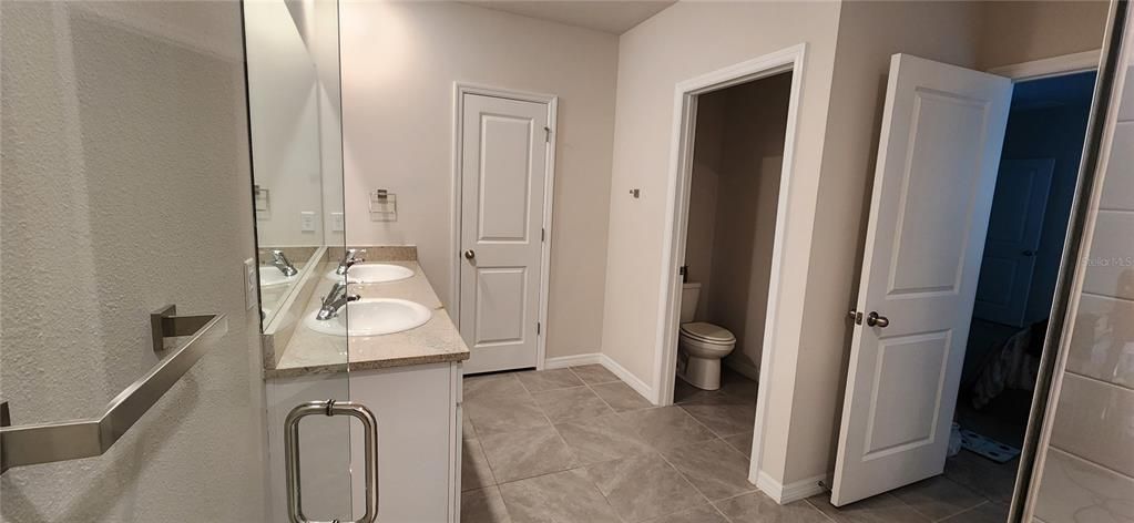 Под контрактом: $3,300 (4 спален, 2 ванн, 2260 Квадратных фут)