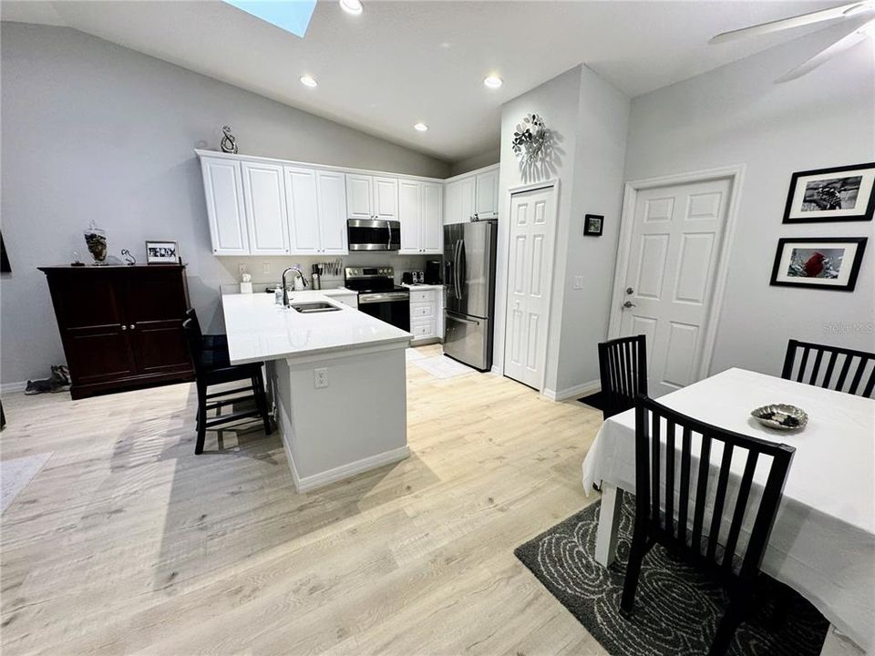 待售: $260,000 (3 贝兹, 2 浴室, 1410 平方英尺)