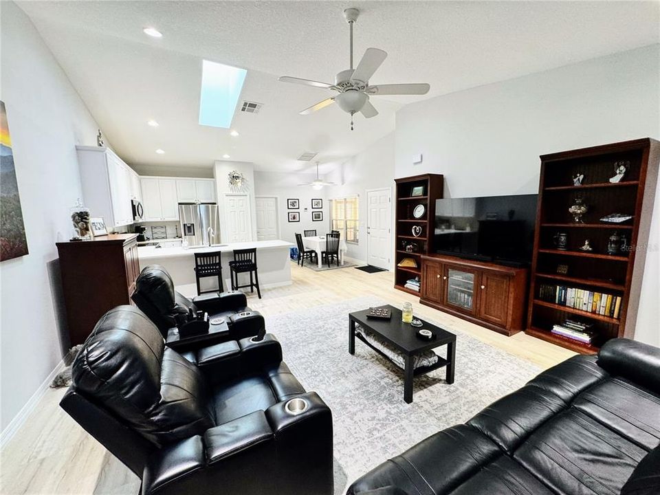 待售: $260,000 (3 贝兹, 2 浴室, 1410 平方英尺)