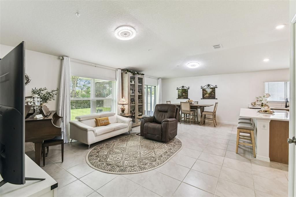 На продажу: $420,000 (4 спален, 2 ванн, 1707 Квадратных фут)