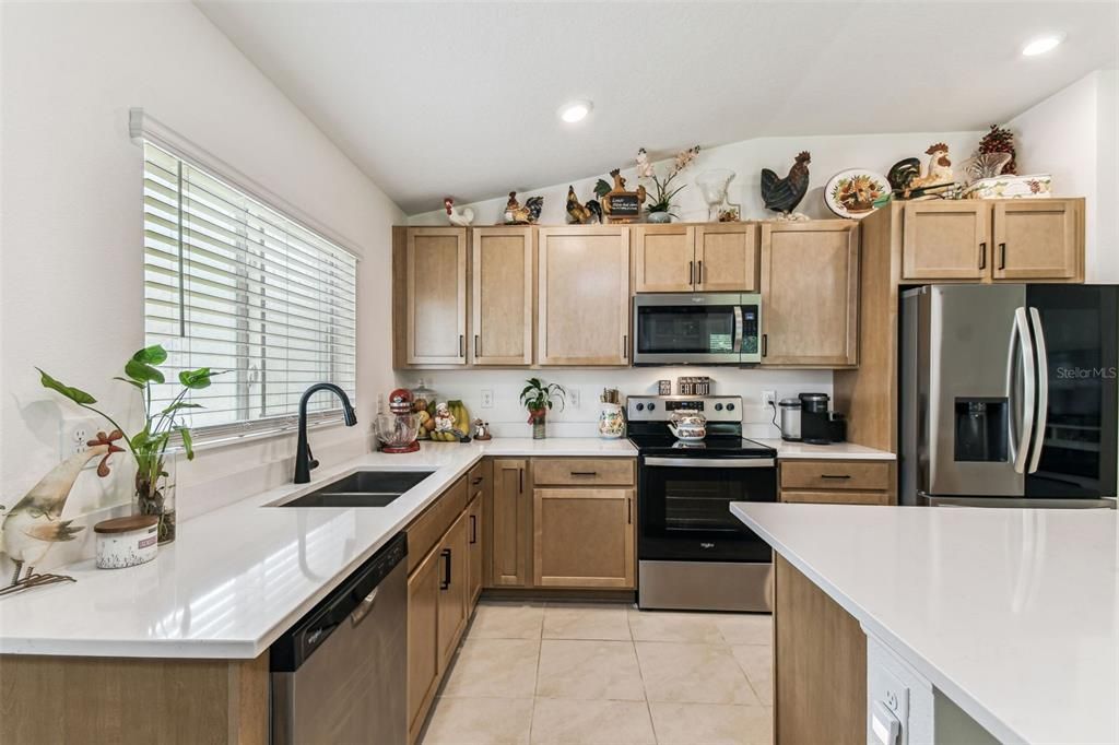 На продажу: $420,000 (4 спален, 2 ванн, 1707 Квадратных фут)