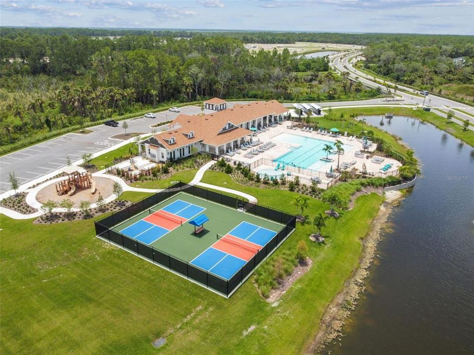 На продажу: $420,000 (4 спален, 2 ванн, 1707 Квадратных фут)