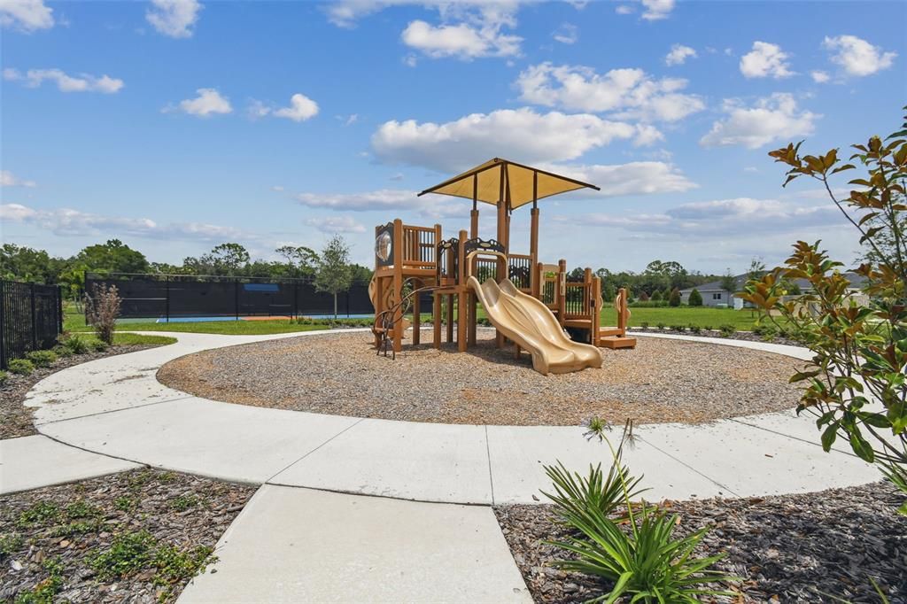 На продажу: $420,000 (4 спален, 2 ванн, 1707 Квадратных фут)