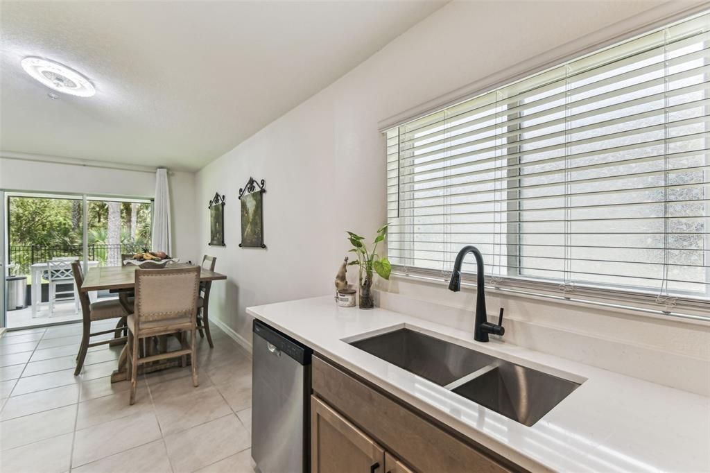 На продажу: $420,000 (4 спален, 2 ванн, 1707 Квадратных фут)