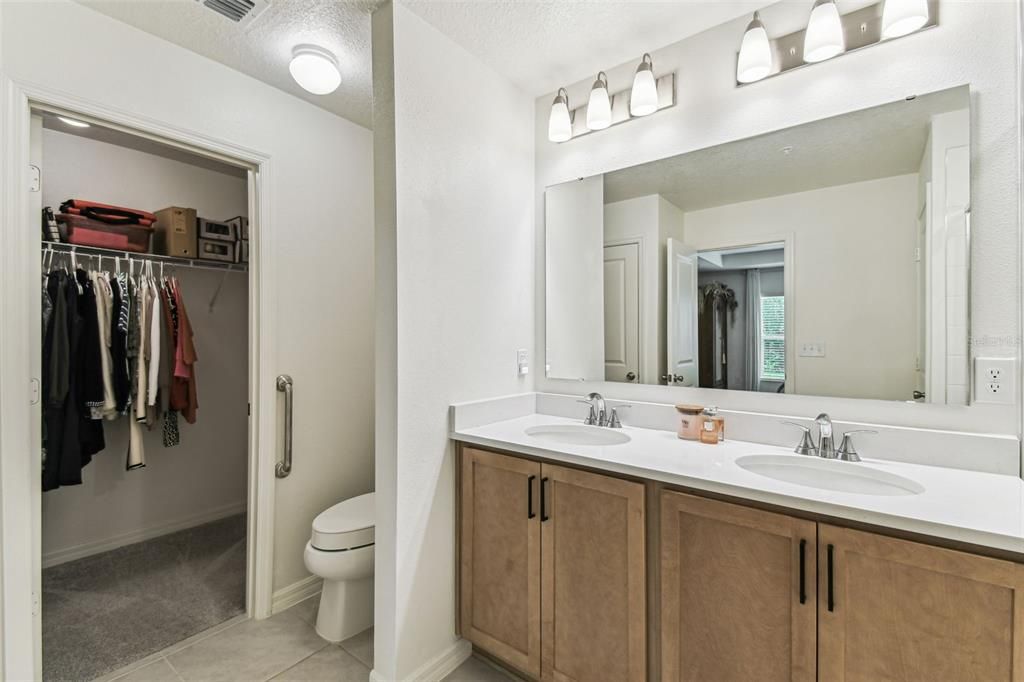 На продажу: $420,000 (4 спален, 2 ванн, 1707 Квадратных фут)