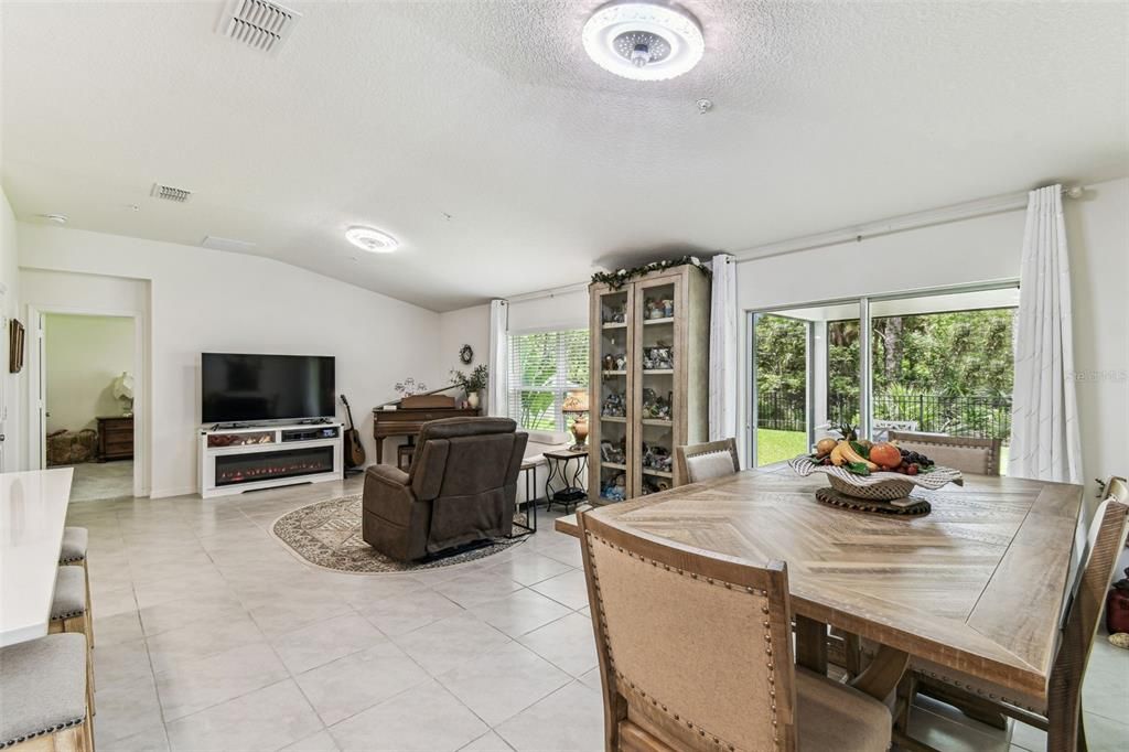 На продажу: $420,000 (4 спален, 2 ванн, 1707 Квадратных фут)