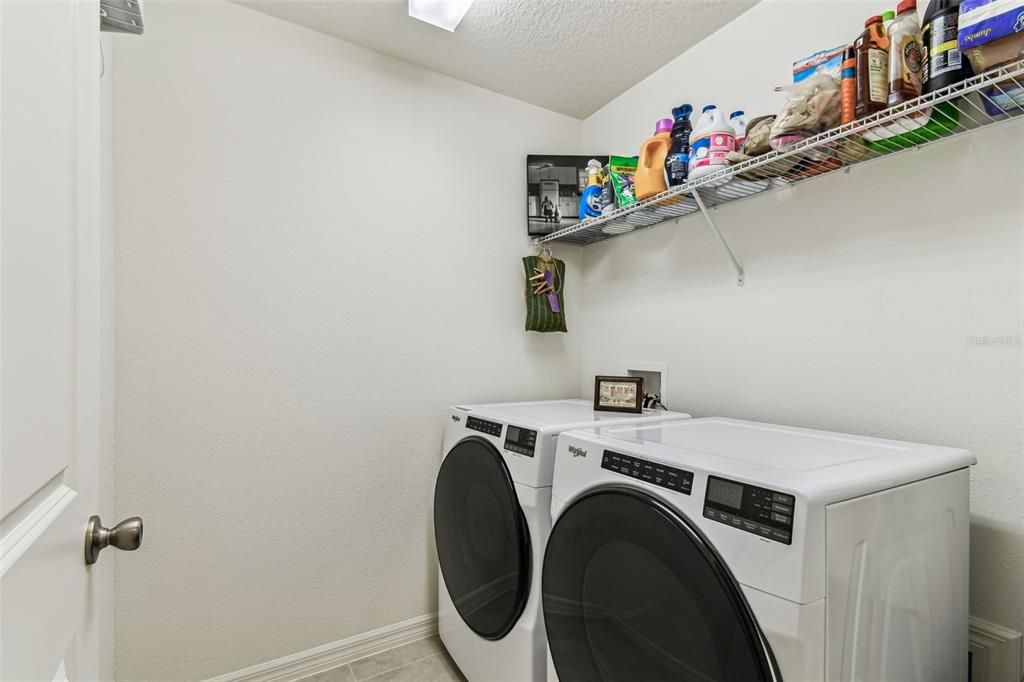 На продажу: $420,000 (4 спален, 2 ванн, 1707 Квадратных фут)