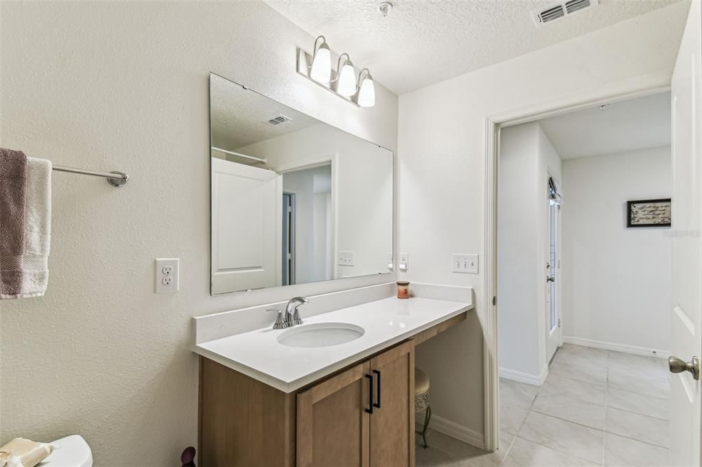 На продажу: $420,000 (4 спален, 2 ванн, 1707 Квадратных фут)